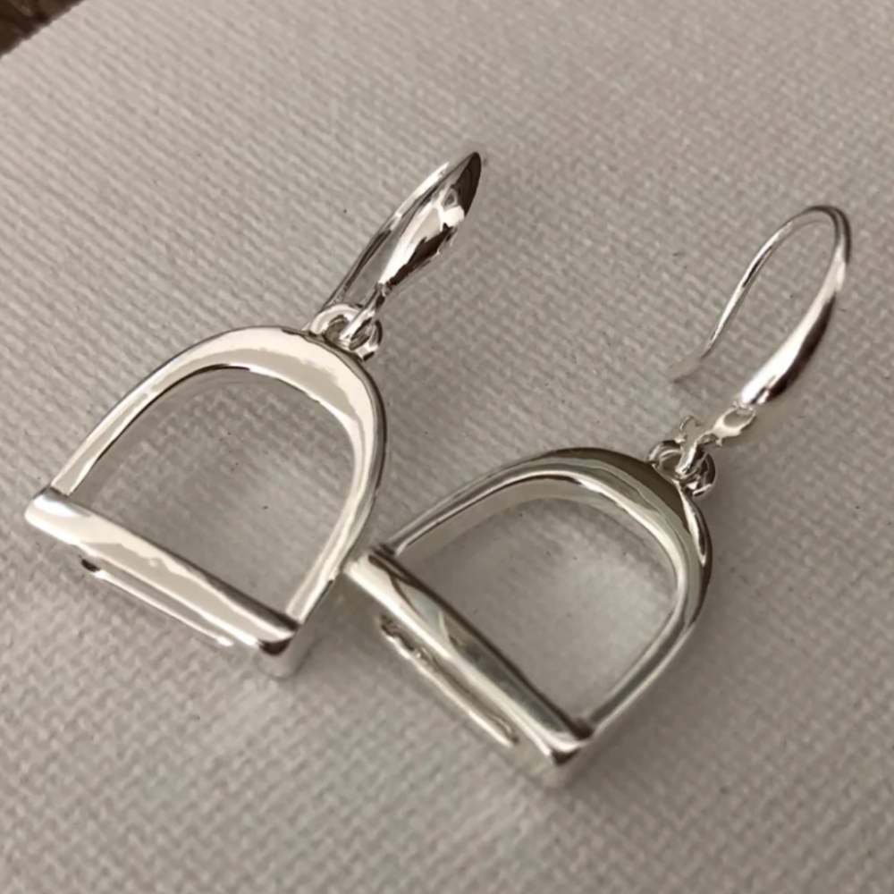 ARETES ESTRIBO INGLES